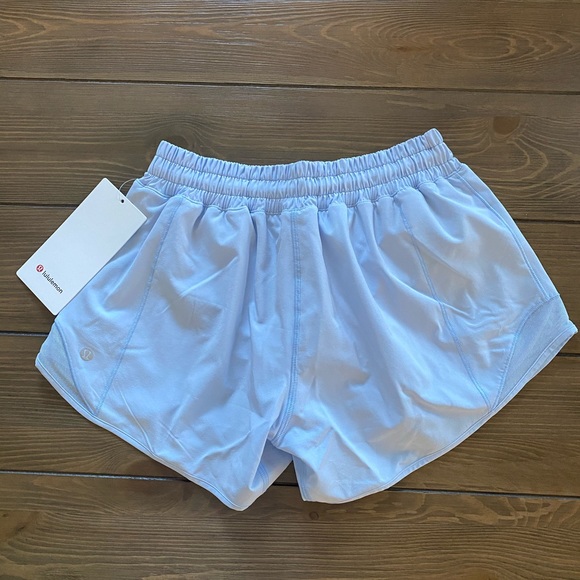 ❌SOLD❌ Lululemon hotty hot LR short 4” - Picture 2 of 4
